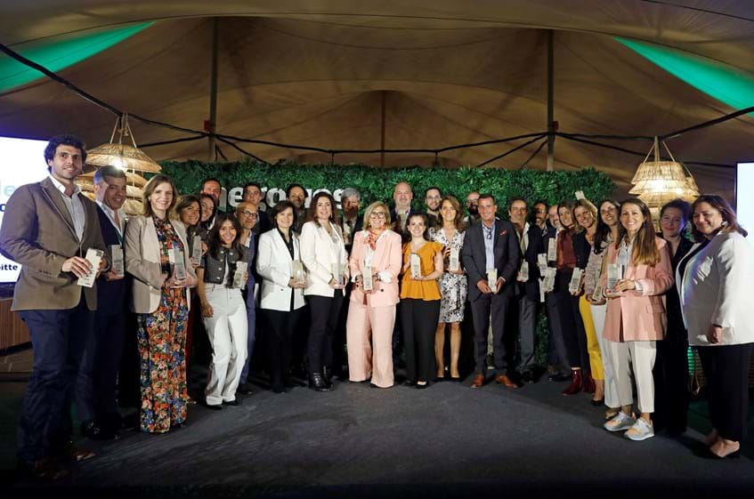 Foto Jornal de Negócios | grupo dos vencedores da 4ª edição do Prémio Nacional de Sustentabilidade